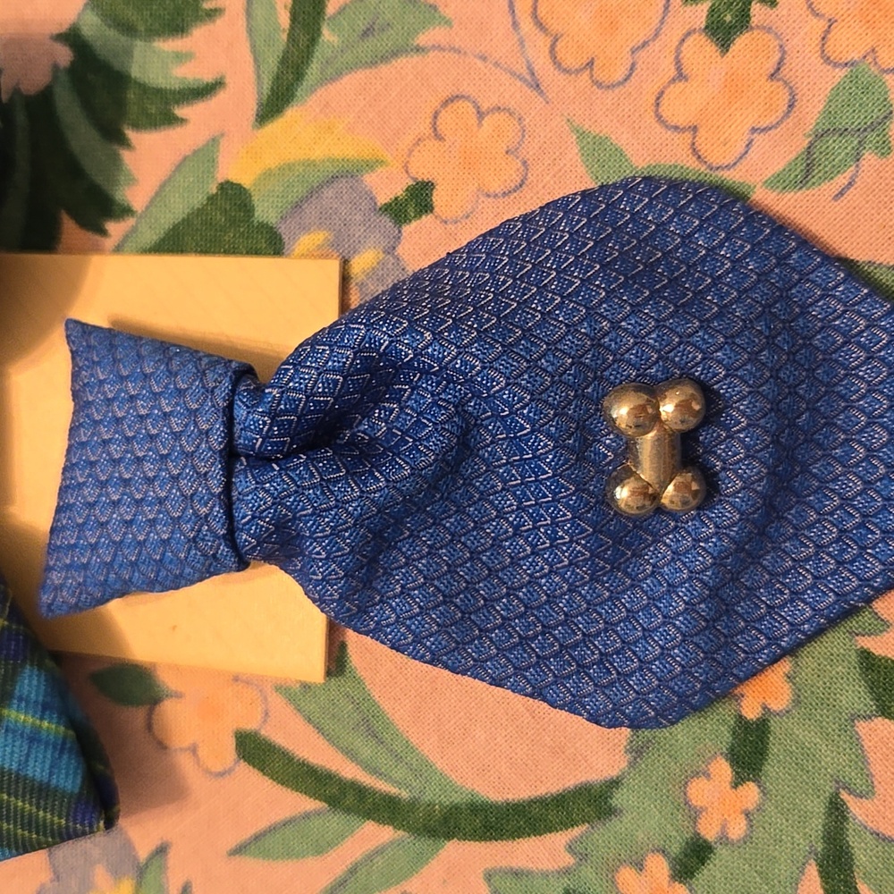 Dog Bowtie & Tie - Picture 4 of 5